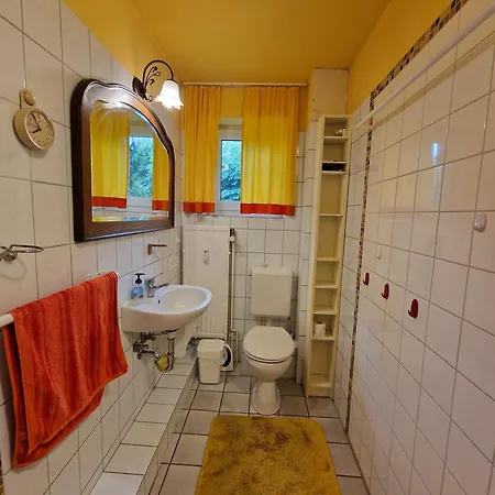 Apartment Privatwohnung Mit Grossem Garten