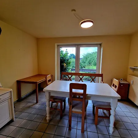 Privatwohnung Mit Grossem Garten