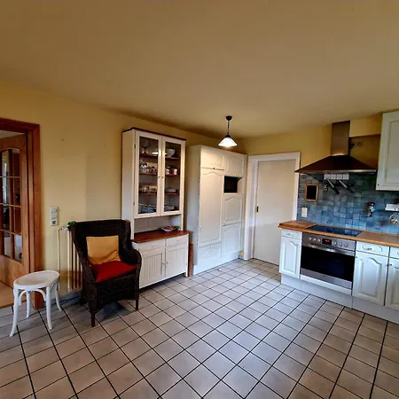 Privatwohnung Mit Grossem Garten *
